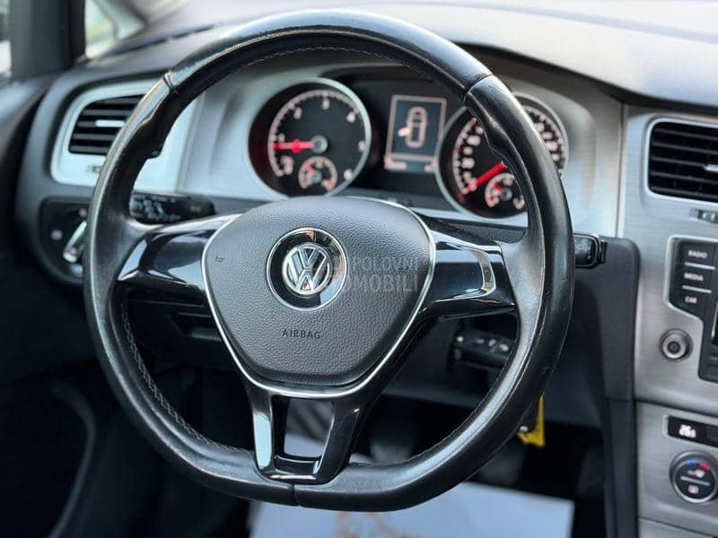 Volkswagen Golf 7 1.6TDI BLUEMOTION