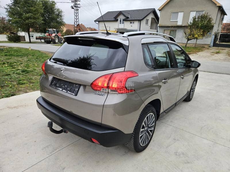 Peugeot 2008 1.2 PURETECH PANO