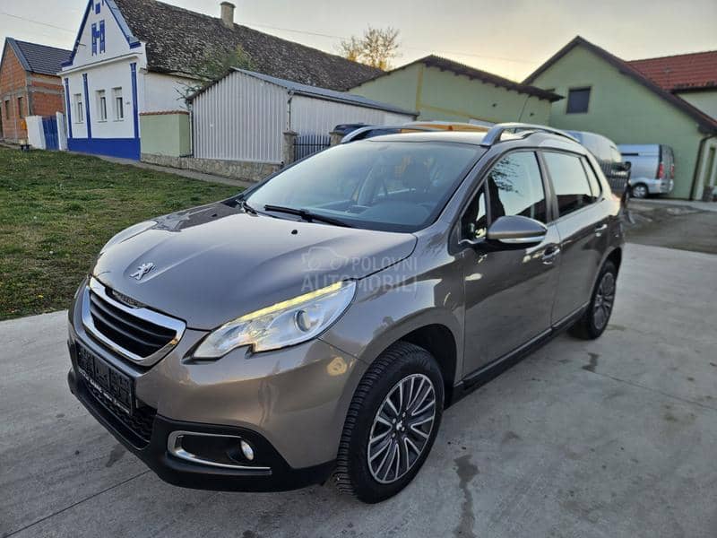 Peugeot 2008 1.2 PURETECH PANO