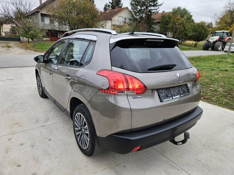 Peugeot 2008 1.2 PURETECH PANO