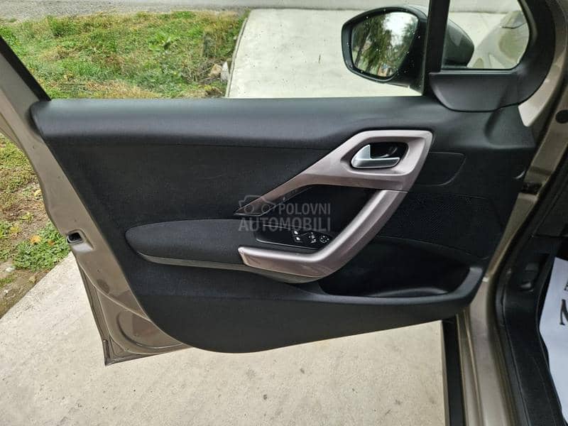 Peugeot 2008 1.2 PURETECH PANO