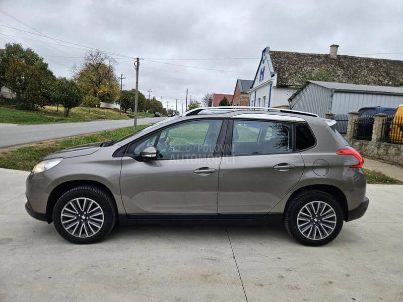 Peugeot 2008 1.2 PURETECH PANO