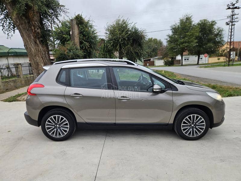 Peugeot 2008 1.2 PURETECH PANO