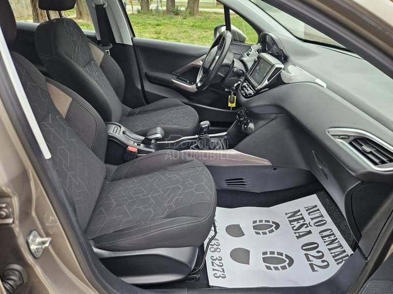 Peugeot 2008 1.2 PURETECH PANO