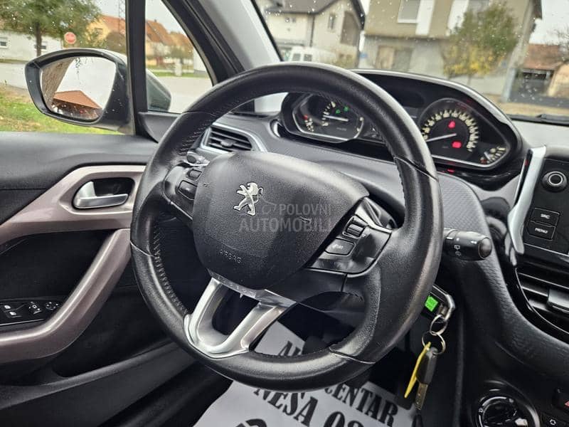 Peugeot 2008 1.2 PURETECH PANO