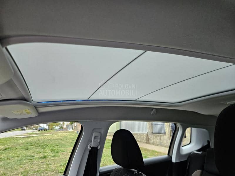 Peugeot 2008 1.2 PURETECH PANO