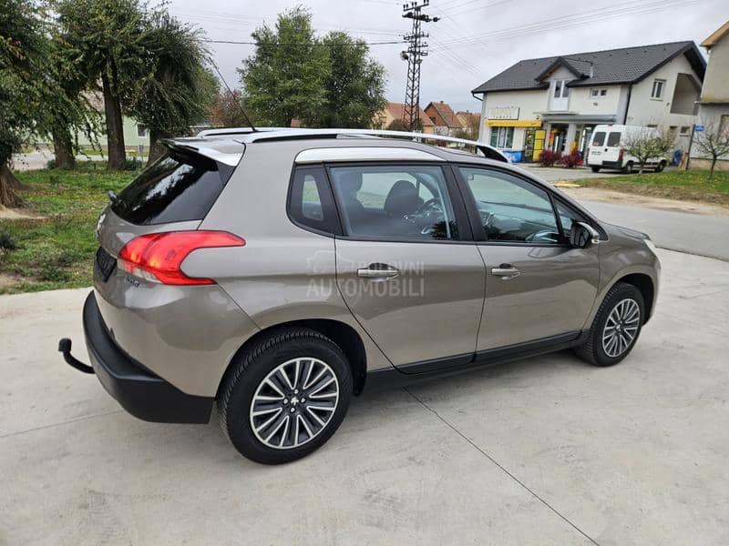 Peugeot 2008 1.2 PURETECH PANO