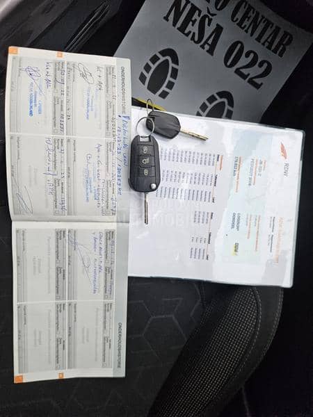 Peugeot 2008 1.2 PURETECH PANO