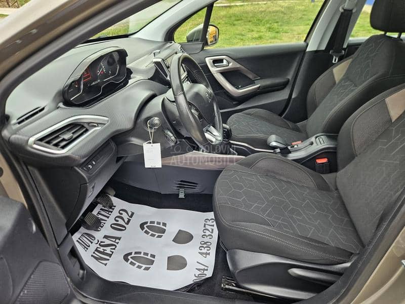 Peugeot 2008 1.2 PURETECH PANO