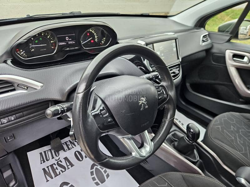 Peugeot 2008 1.2 PURETECH PANO