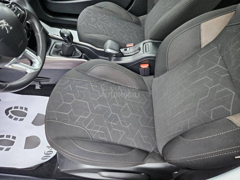 Peugeot 2008 1.2 PURETECH PANO