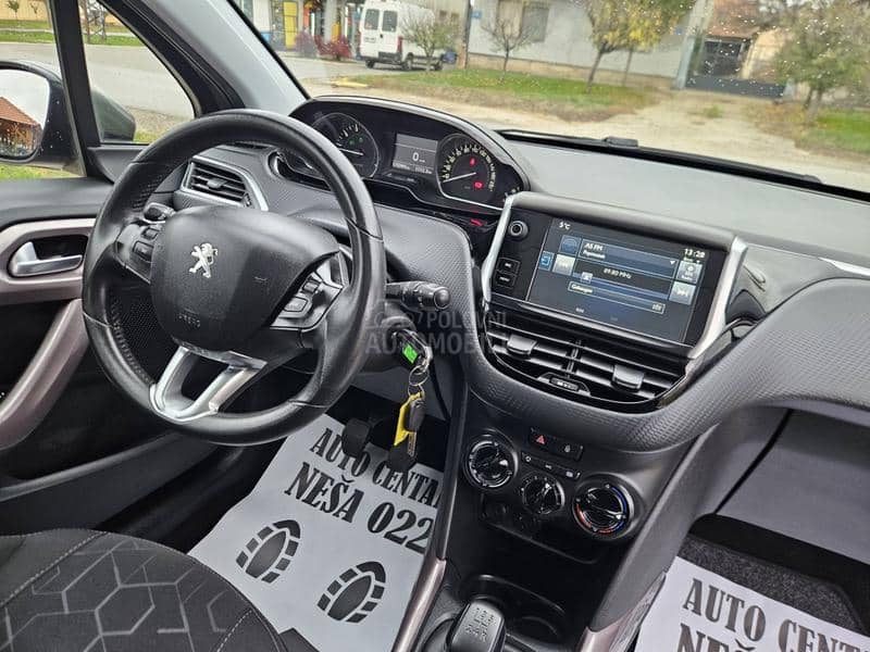 Peugeot 2008 1.2 PURETECH PANO
