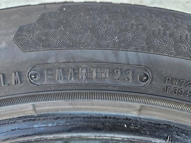 Falken 215/55 R17 Zimska
