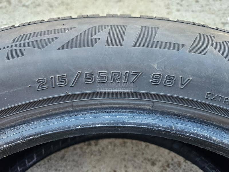 Falken 215/55 R17 Zimska