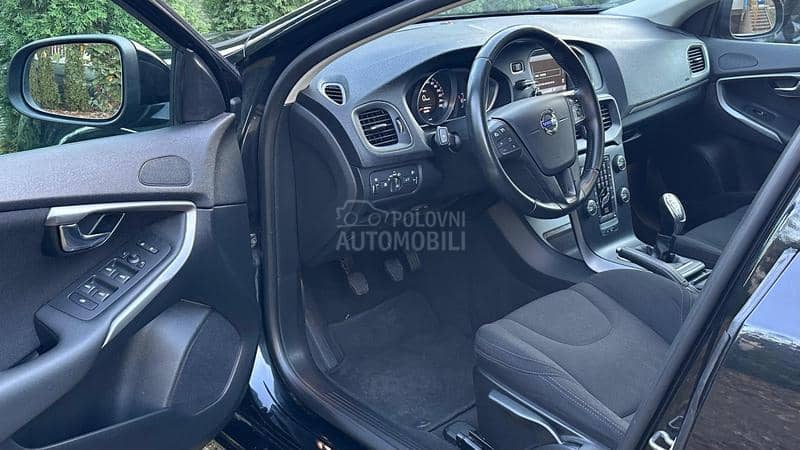 Volvo V40 1.6//NAV-i//N-O-V//
