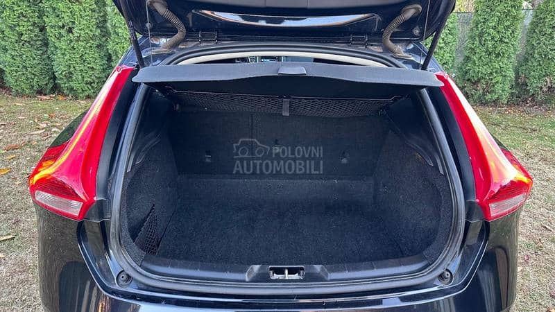 Volvo V40 1.6//NAV-i//N-O-V//