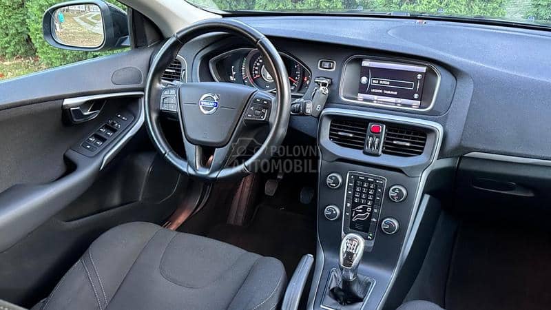 Volvo V40 1.6//NAV-i//N-O-V//