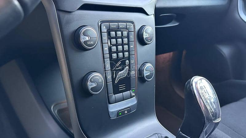 Volvo V40 1.6//NAV-i//N-O-V//
