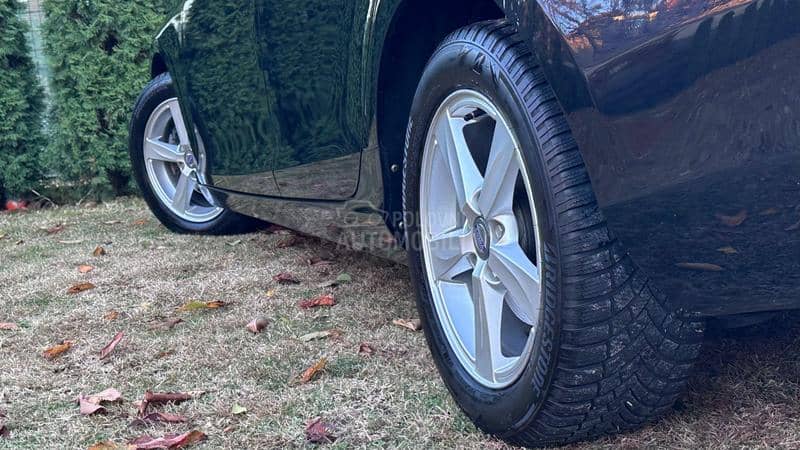 Volvo V40 1.6//NAV-i//N-O-V//