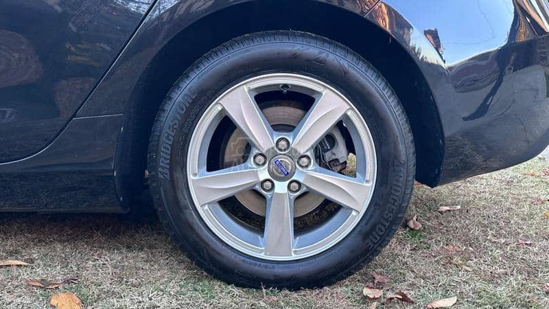 Volvo V40 1.6//NAV-i//N-O-V//