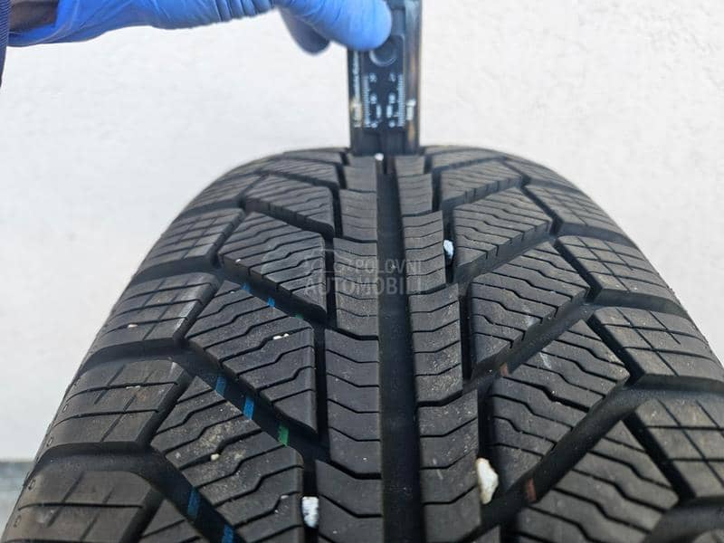 Point S 215/65 R17 Zimska