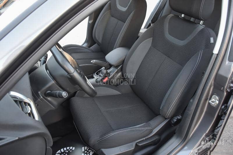 Citroen C4 1.2 i SST CH