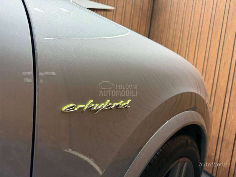 Porsche Cayenne E-Hybrid Pano