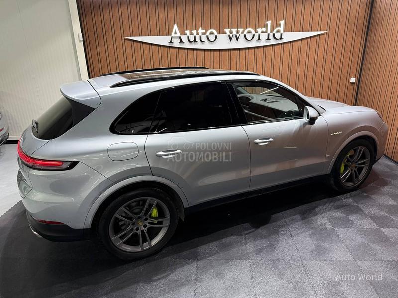 Porsche Cayenne E-Hybrid Pano