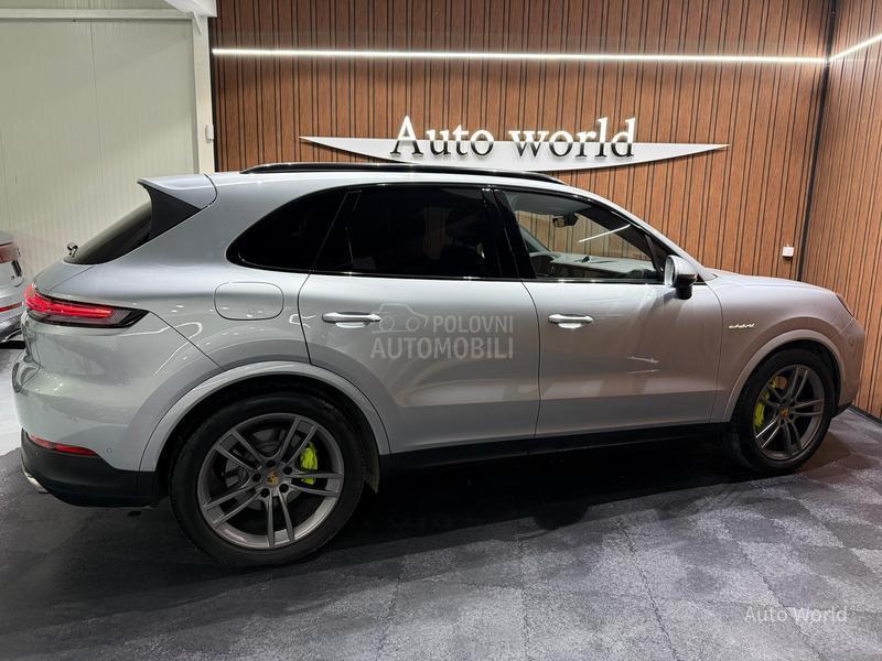 Porsche Cayenne E-Hybrid Pano