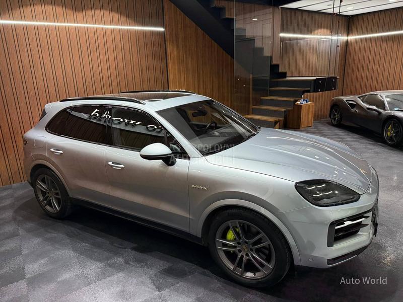Porsche Cayenne E-Hybrid Pano