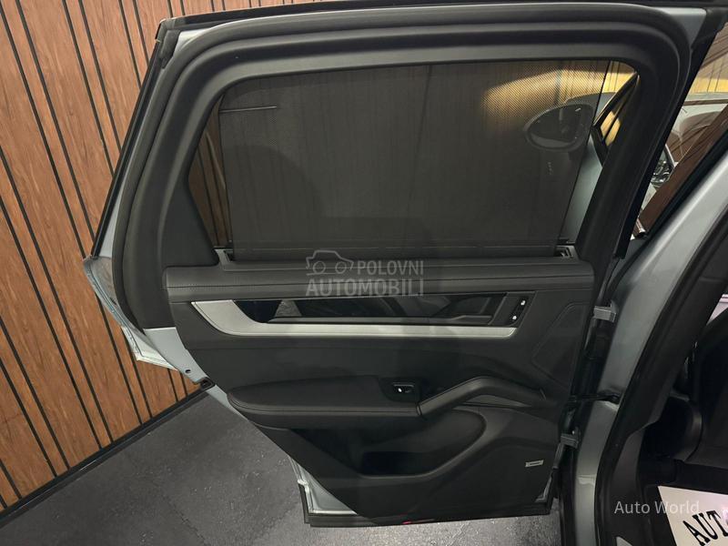 Porsche Cayenne E-Hybrid Pano