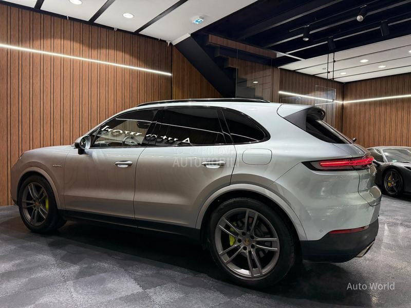 Porsche Cayenne E-Hybrid Pano