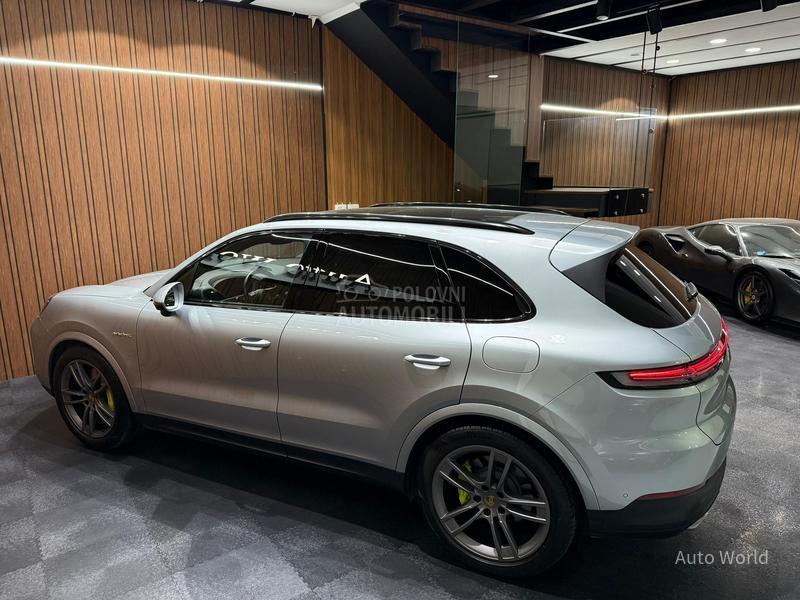Porsche Cayenne E-Hybrid Pano