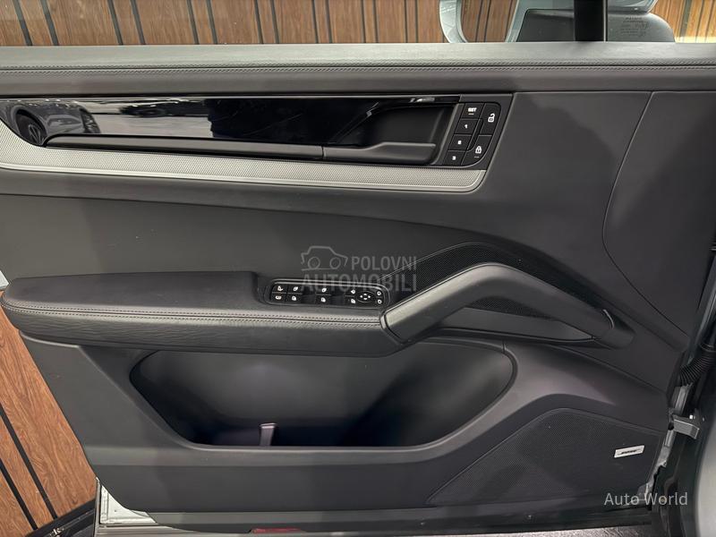 Porsche Cayenne E-Hybrid Pano