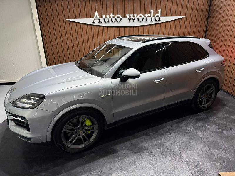 Porsche Cayenne E-Hybrid Pano