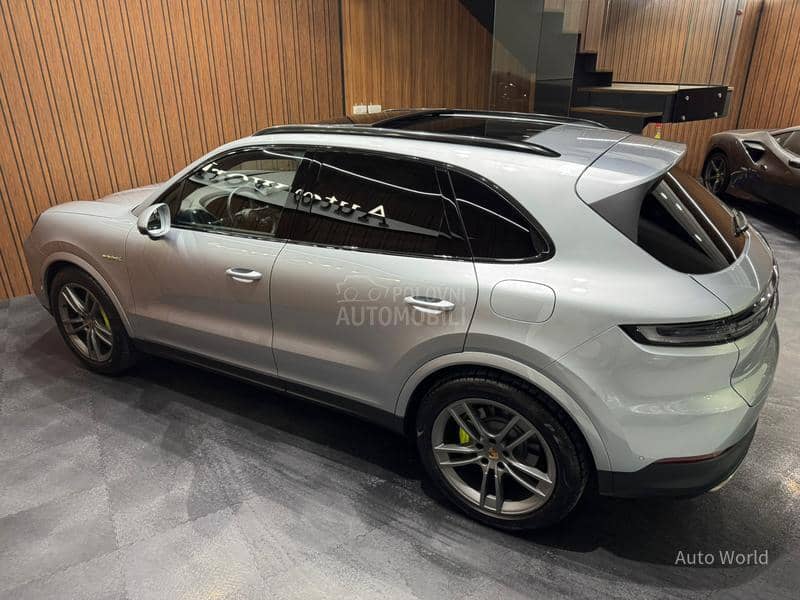 Porsche Cayenne E-Hybrid Pano