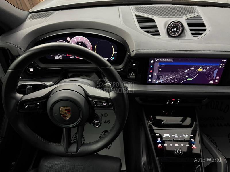 Porsche Cayenne E-Hybrid Pano