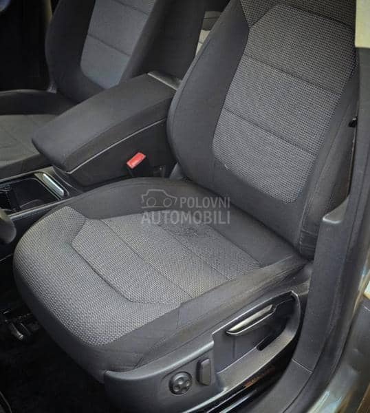 Volkswagen Passat B7 2.0 tdi