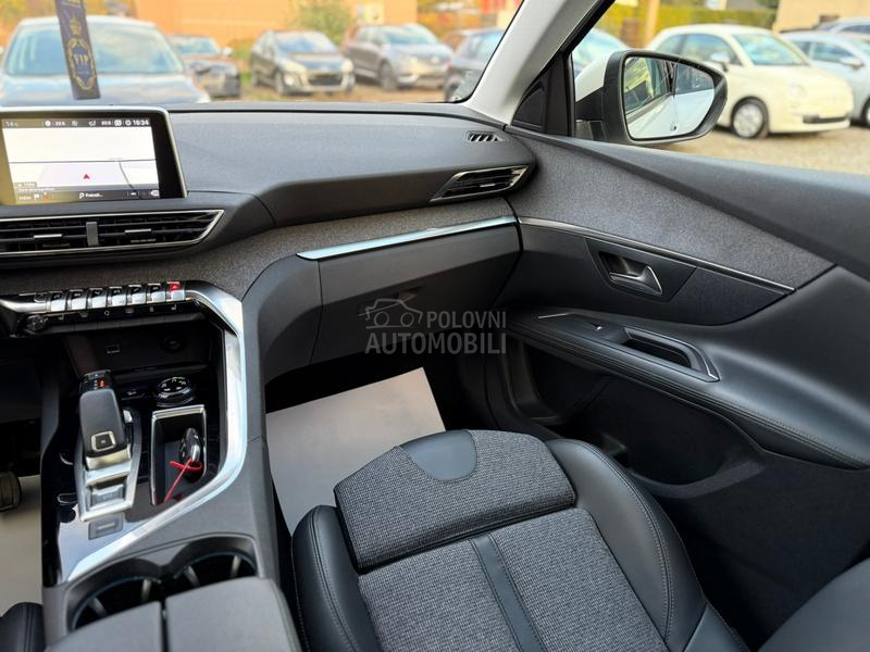 Peugeot 3008 1.5 HDI ALLURE PANO