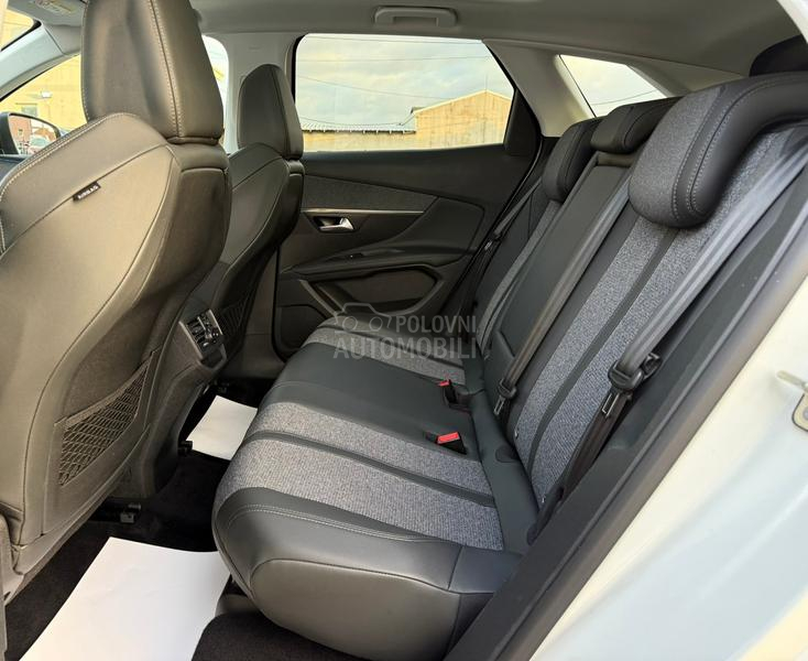 Peugeot 3008 1.5 HDI ALLURE PANO