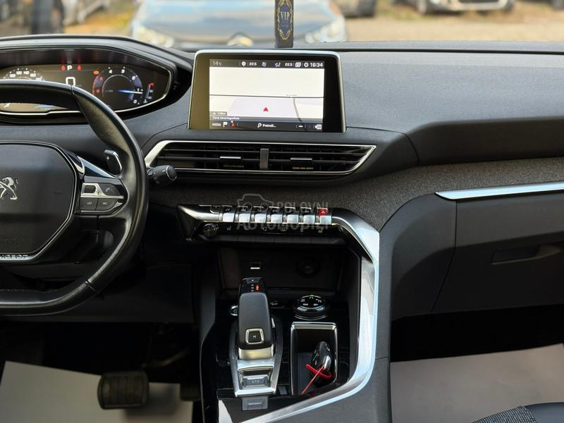 Peugeot 3008 1.5 HDI ALLURE PANO