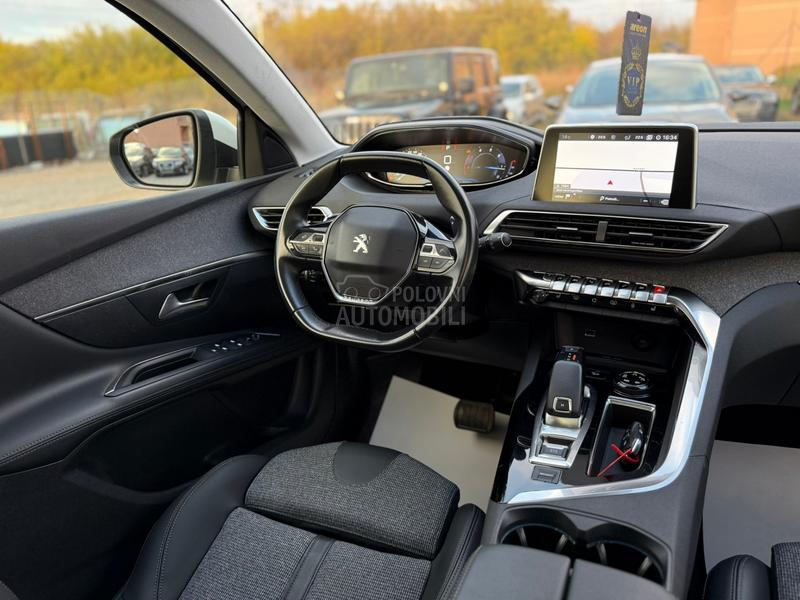 Peugeot 3008 1.5 HDI ALLURE PANO