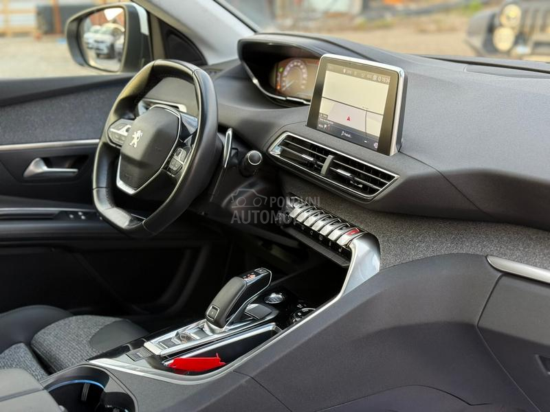 Peugeot 3008 1.5 HDI ALLURE PANO