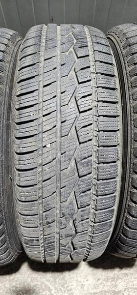 Toyo 215/65 R17 Zimska