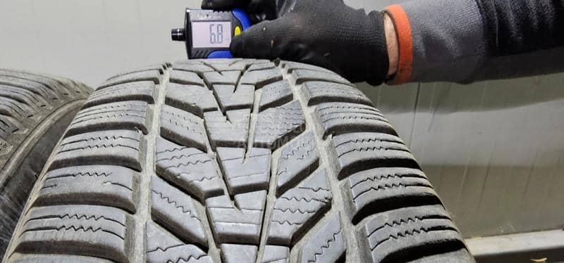 Hankook 215/65 R17 Zimska
