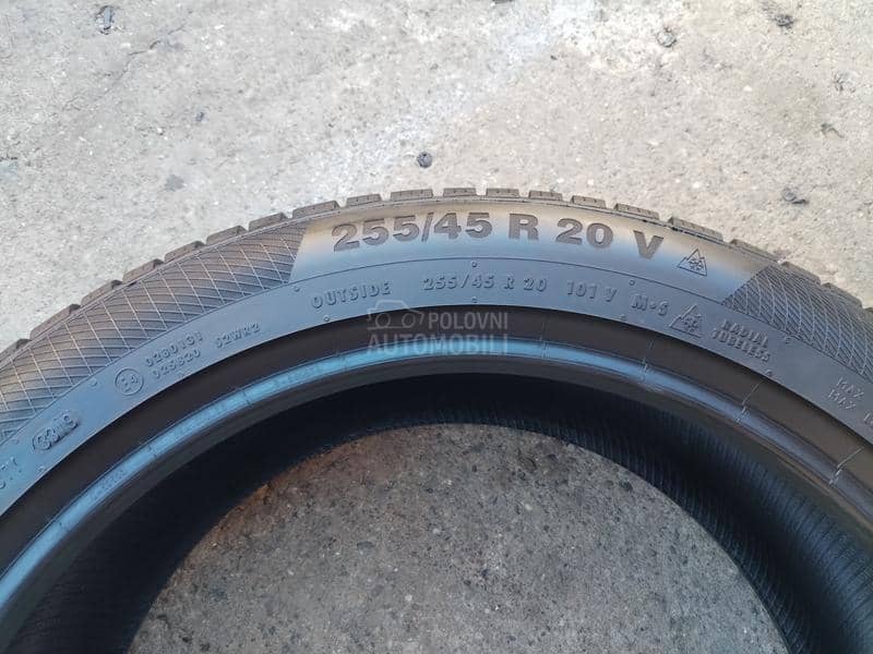 Continental 255/45 R20 Zimska