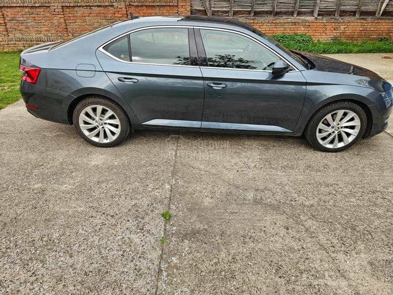 Škoda Superb 