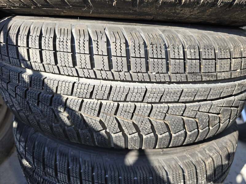 Hankook 215/65 R17 Zimska