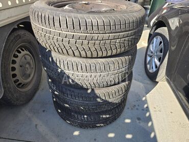 Hankook 215/65 R17 Zimska