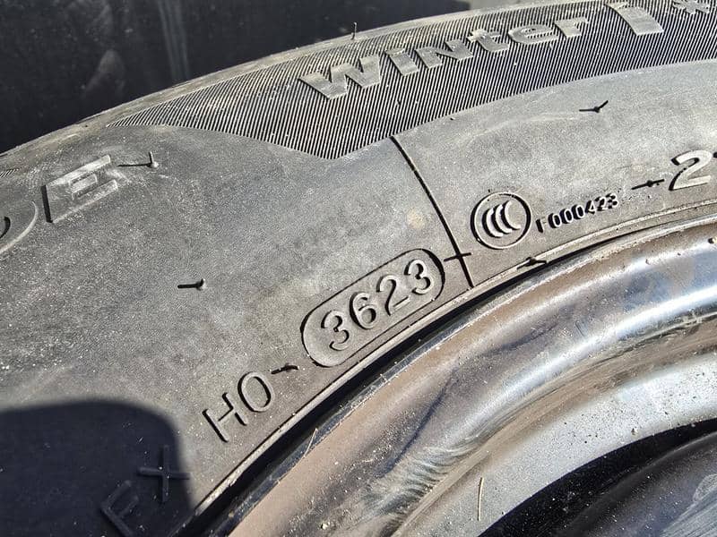 Hankook 215/65 R17 Zimska